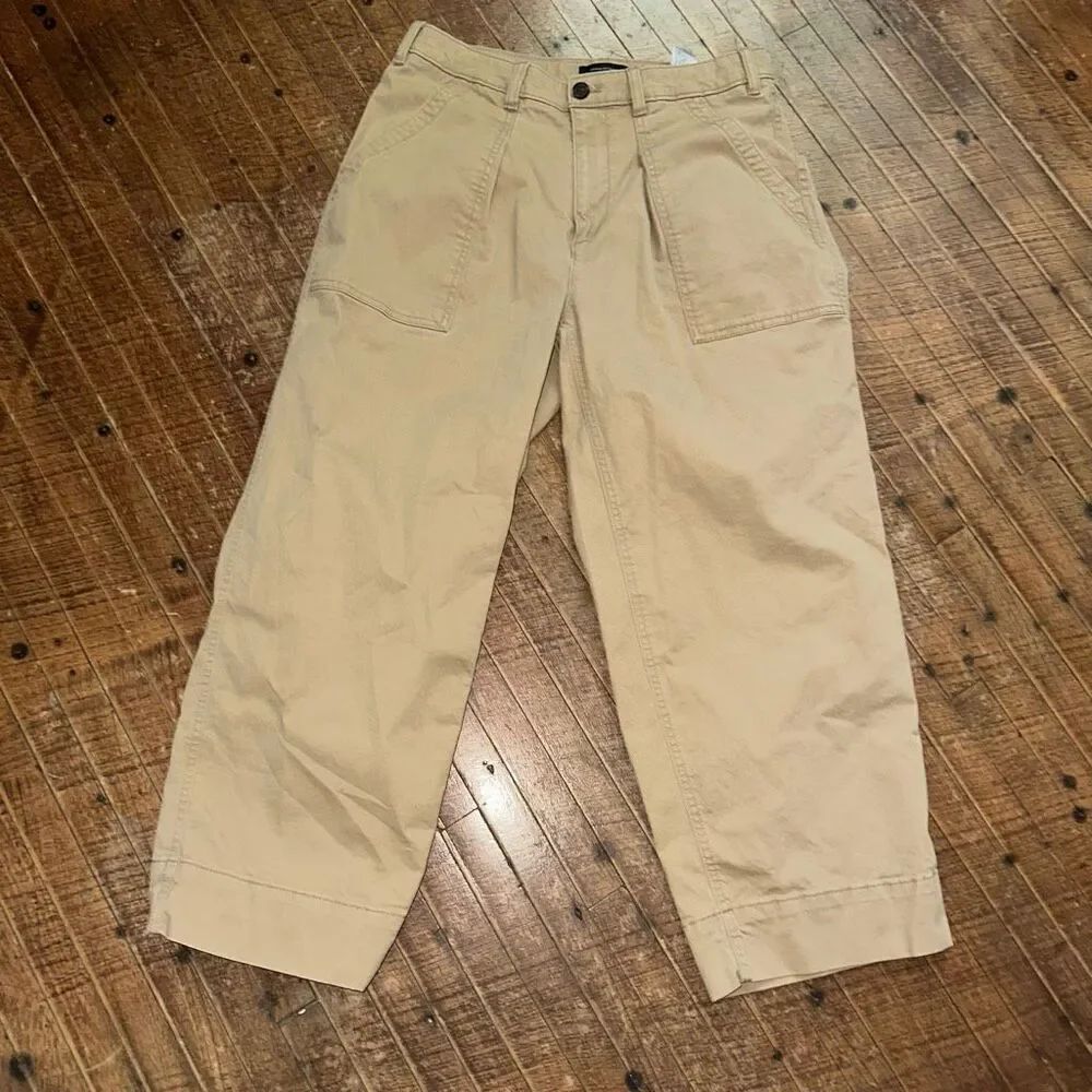 Banana Republic wide leg chino 8 business casual minimalist slacks
